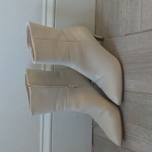 Dolce Vita Size 8 Women's Cream Pleather Bootie Heels